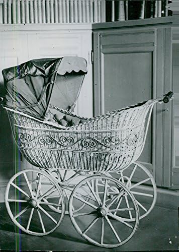 Veliaht Prens, Prens Wilhelm ve Prens Erik için Bebek Arabasının vintage fotoğrafı